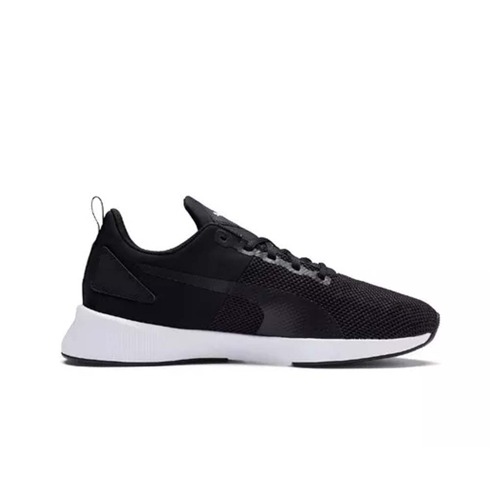 puma gris con negro